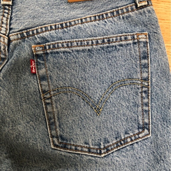 Levi's Classic Blue Jeans straight leg/ 26 by 28, red tab 501 skinny, like new - Picture 3 of 13